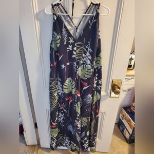 Maxi Dress tightens at waist